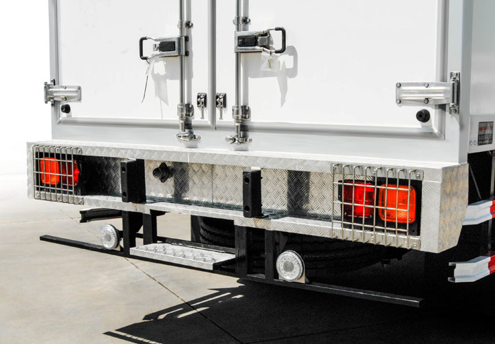 Dry Freight Exterior — Isuzu Forward FTR 240