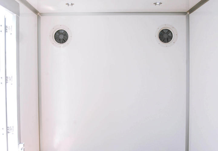 รูปลักษณ์ภายใน ตู้ บรรทุก ประตูข้าง — อีซูซุ ฟอร์เวิร์ด